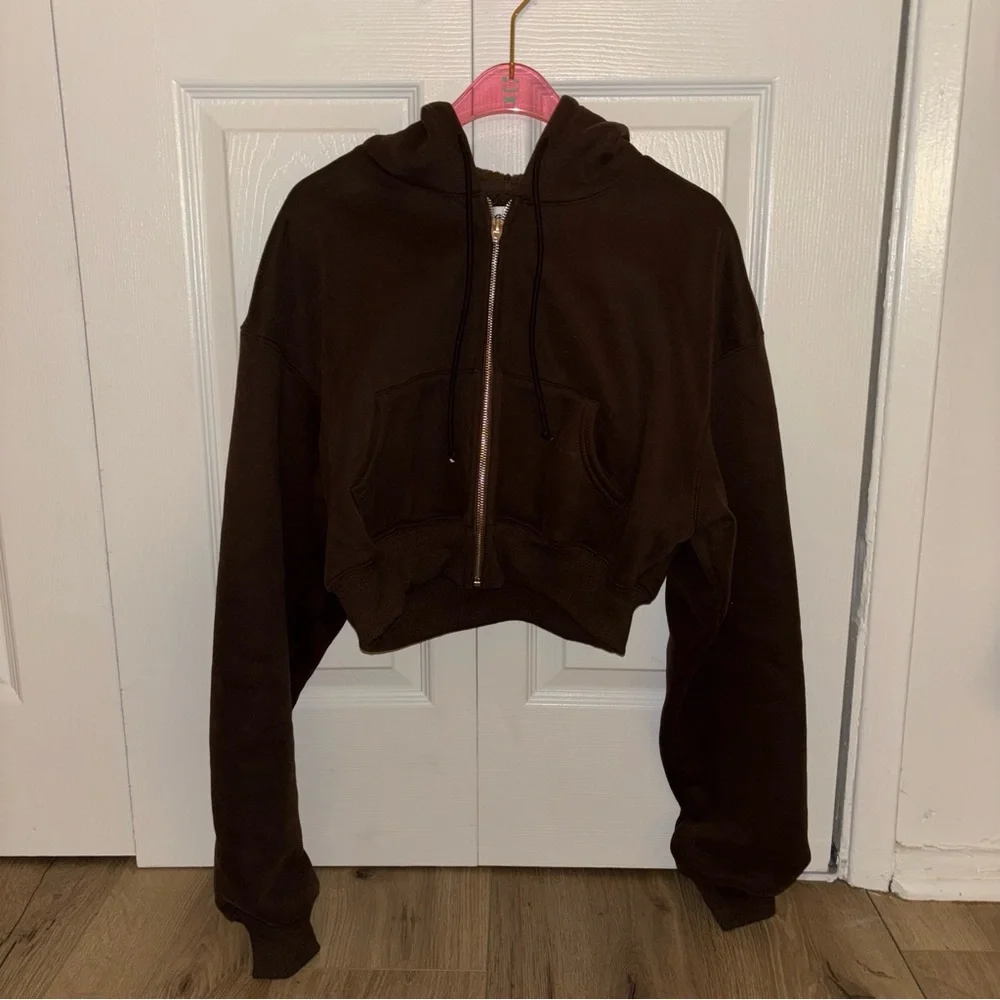 GUIZIO Cropped Hoodie - Picture 2 of 5
